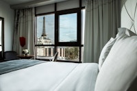 Le Parisis Hotel